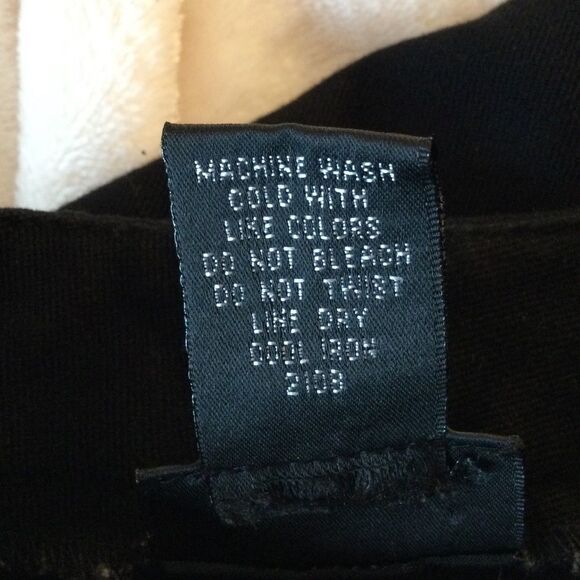 NWOT Rafaella Women’s 4P Black 5 Pocket Jeans - Picture 9 of 9